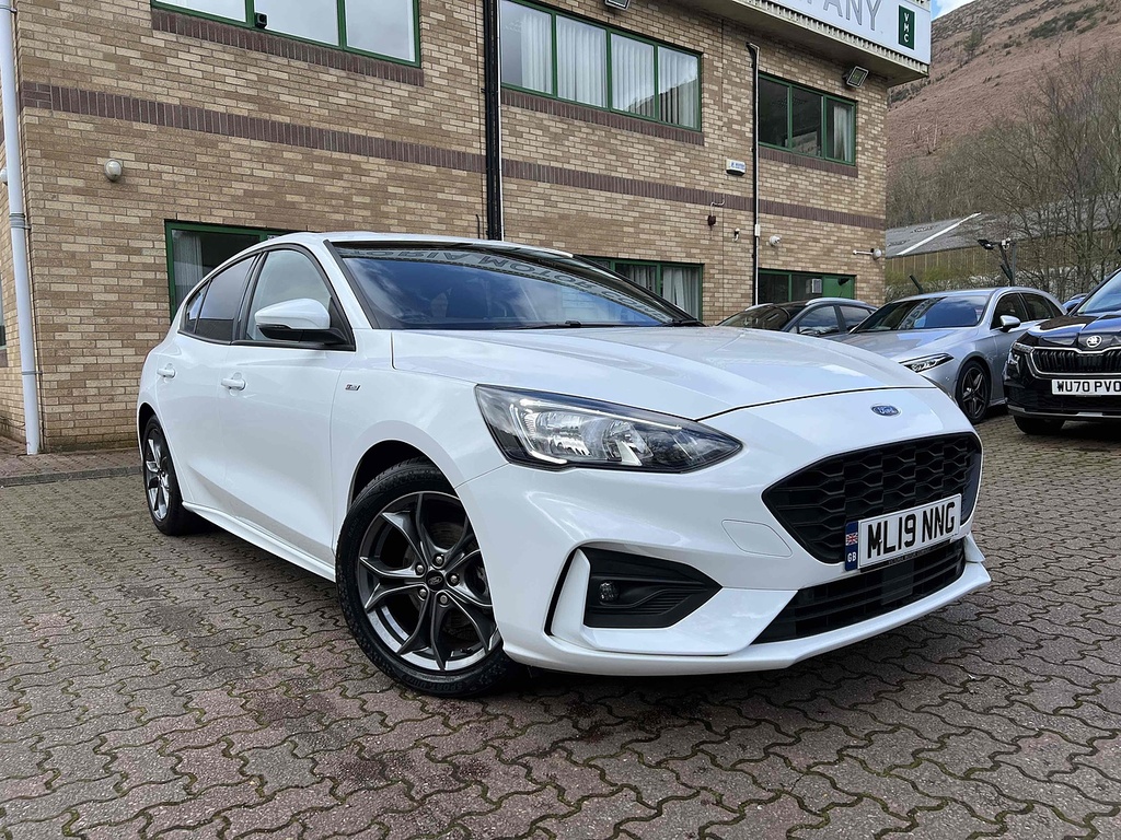 Compare Ford Focus T Ecoboost St-line ML19NNG White