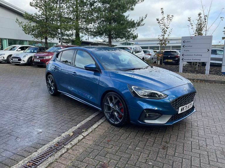 Compare Ford Focus 2.0 Ecoblue 190 St WK71ATY Blue