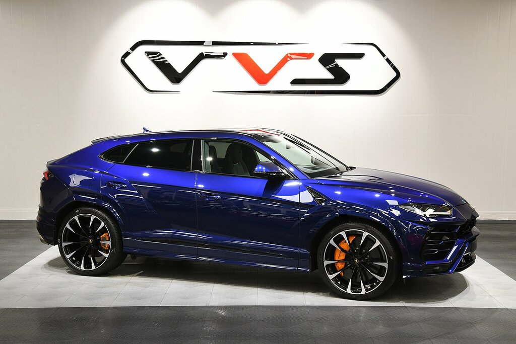 Compare Lamborghini Urus V8  Blue