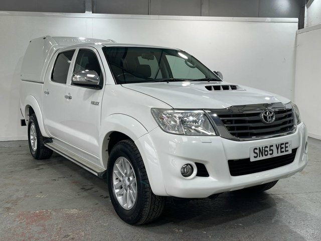Compare Toyota HILUX Icon 4X4 D-4d Dcb SN65YEE White