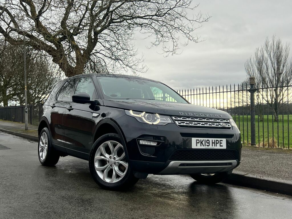 Compare Land Rover Discovery 2.0 Td4 Hse 178 Bhp PK19HPE Black