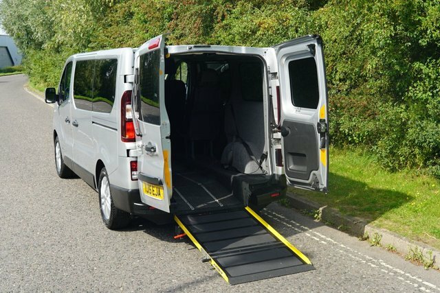 Renault Trafic 4 Seat Wheelchair Accessible Vehicle With Access R Silver #1