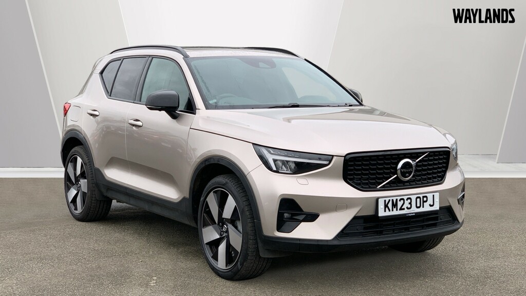 Compare Volvo XC40 Recharge Ultimate, T5 Plug-in Hybrid, KM23OPJ Gold