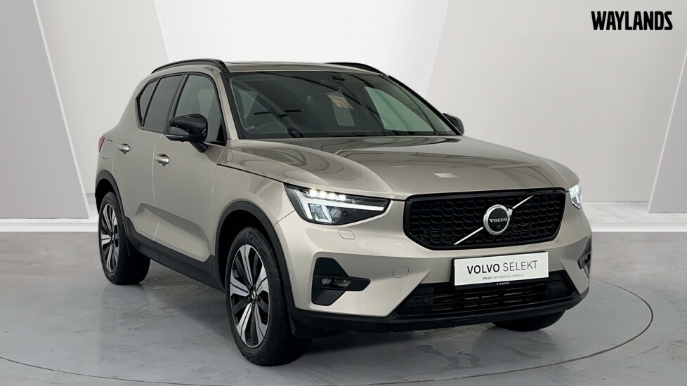 Compare Volvo XC40 Recharge Ultimate, T5 Plug-in Hybrid, KN72WLA Gold