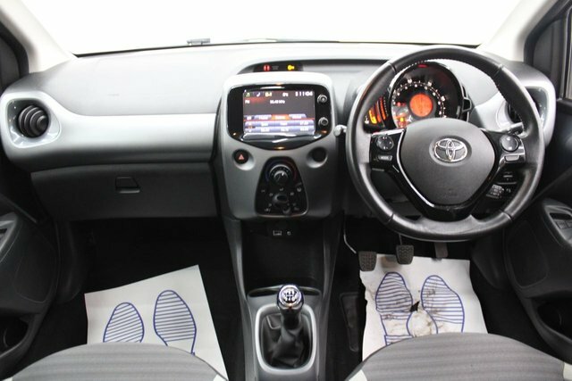 Compare Toyota Aygo 1.0 Vvt-i X-play 69 Bhp SL68MXS Grey
