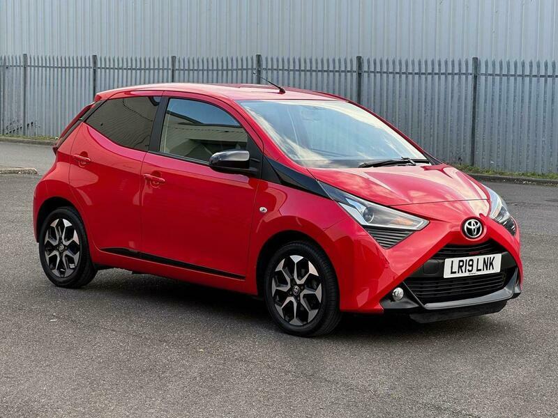 Compare Toyota Aygo X-trend LR19LNK Red