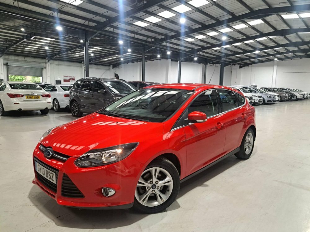Compare Ford Focus 1.6 Zetec Powershift Euro 5 GY13BSZ Red