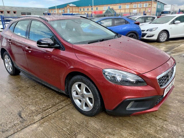 Compare Volvo V40 Cross Country 2014 1.6 D2 Cross Country Se Full Service FX14VCZ Red