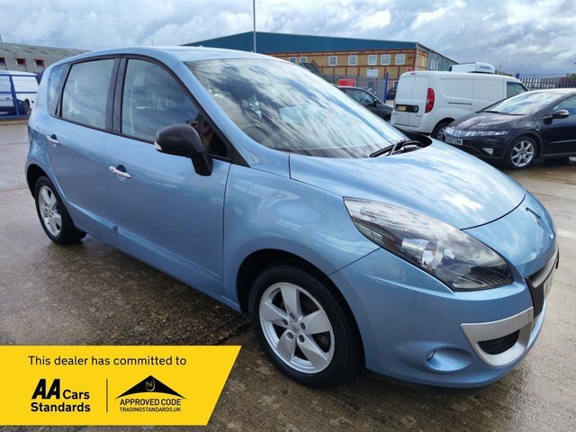 Compare Renault Scenic 2010 1.6 Dynamique Tomtom Vvt 109 Bhp WJ10YEV Blue