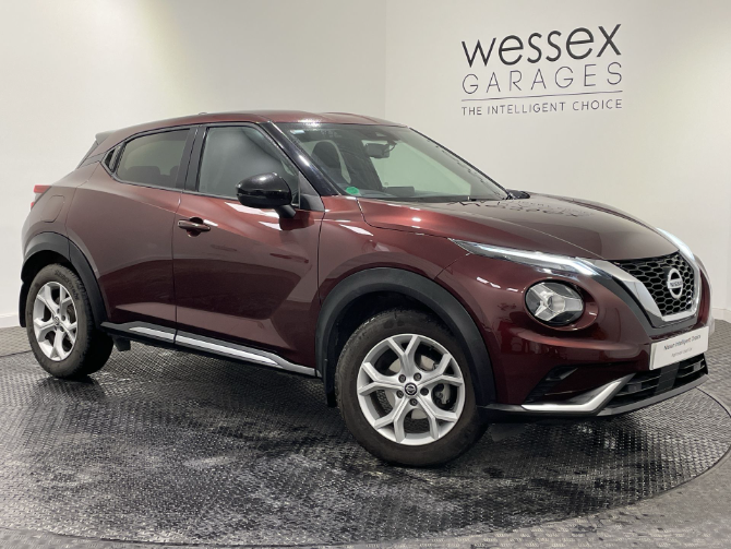 Compare Nissan Juke 1.0 Dig-t 114 N-connecta VN71OVZ Red