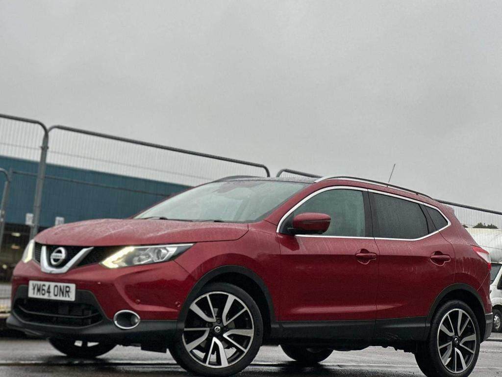 Compare Nissan Qashqai 1.2 Dig-t Tekna Xtron 2Wd Euro 5 Ss YM64ONR Red