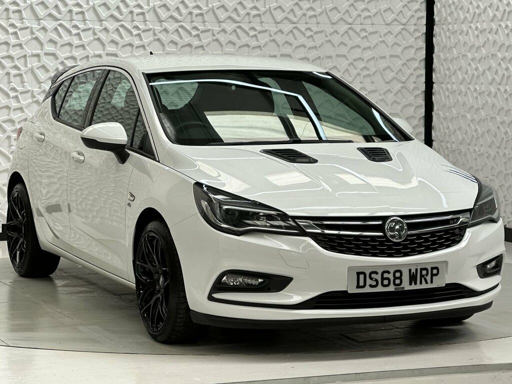 Compare Vauxhall Astra Astra Elite Nav T Ss DS68WRP White