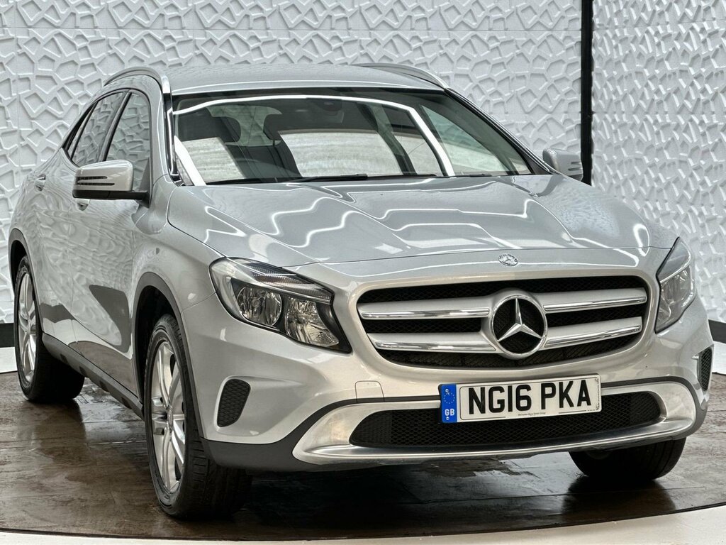 Compare Mercedes-Benz GLA Class Gla 200 D NG16PKA Silver