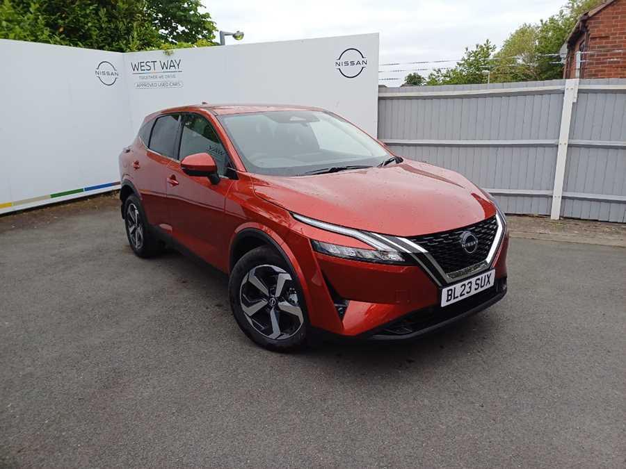 Compare Nissan Qashqai 1.3 Dig-t Mh N-connecta BL23SUX Red