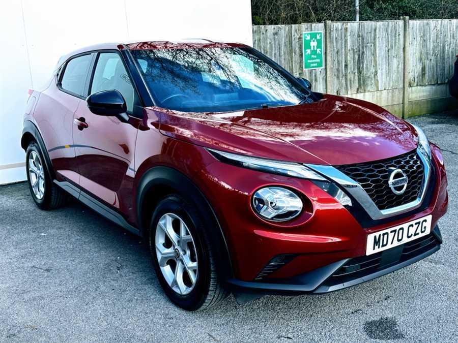 Compare Nissan Juke 1.0 Dig-t 114 N-connecta MD70CZG Red