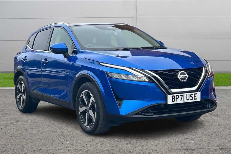 Compare Nissan Qashqai 1.3 Dig-t Mh N-connecta Glass Roof... BP71USE Blue
