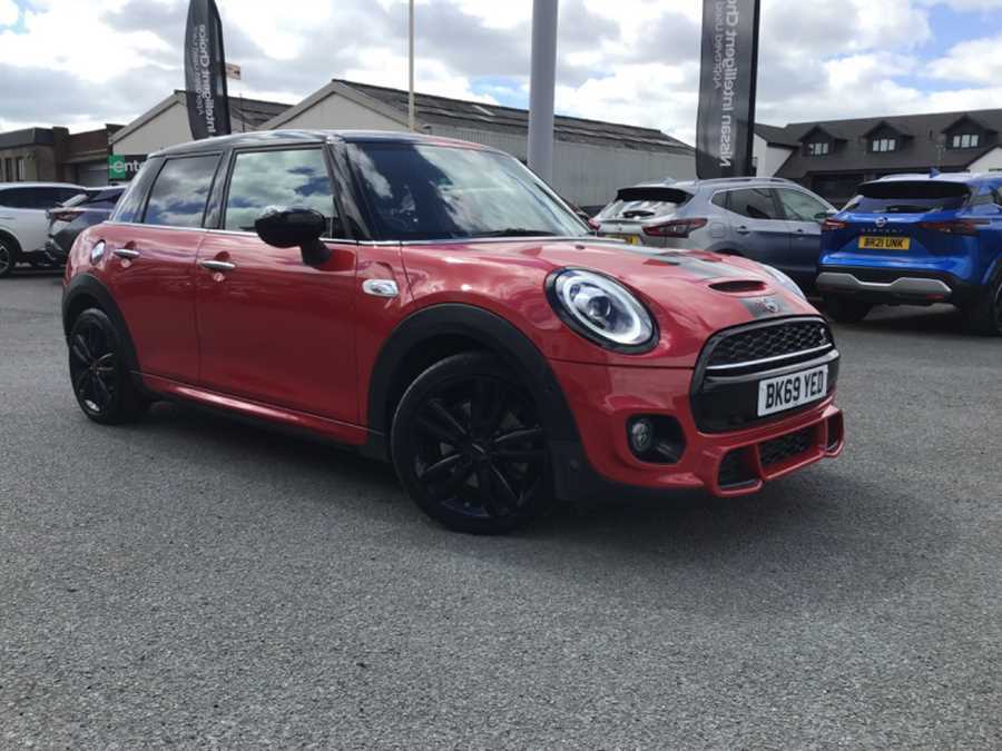 Compare Mini Hatch 2.0 Cooper S Sport II BK69YED Red