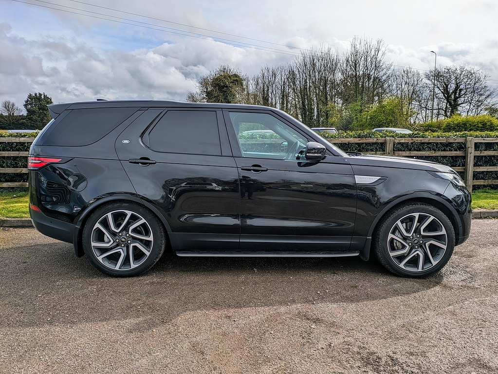 Compare Land Rover Discovery Sd V6 Hse  Black