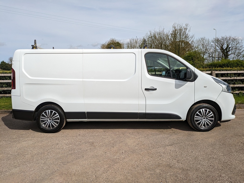 Compare Renault Trafic Dci Energy 29 Business  White