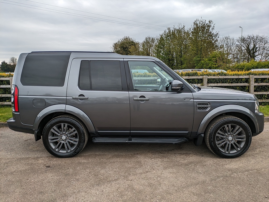 Compare Land Rover Discovery Discovery Sdv6 Commercial Se Light 4X4 Utility 3.0  Grey