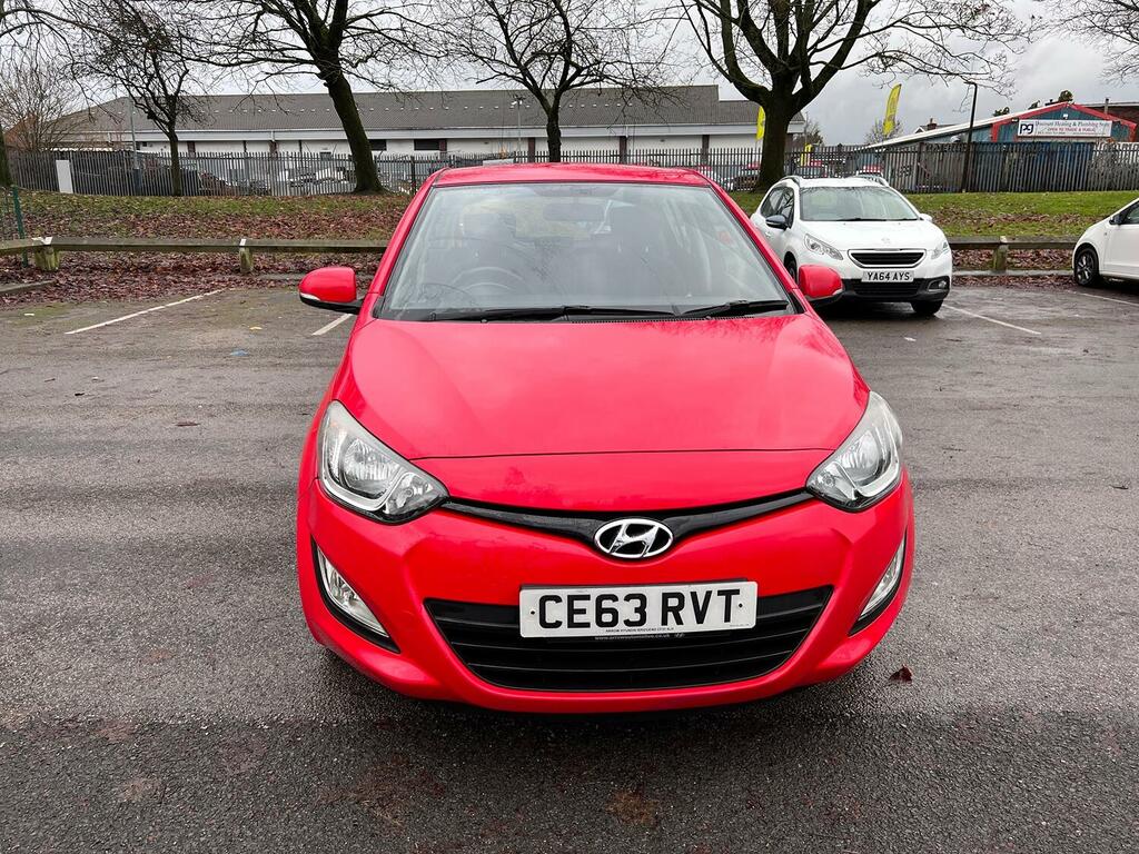 Compare Hyundai I20 Hatchback Active 201363 CE63RVT Red