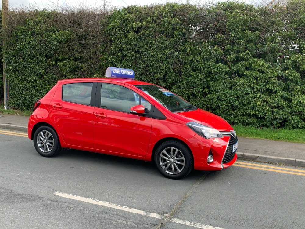 Compare Toyota Yaris Vvt-i Icon 5-Door EX15JUV Red