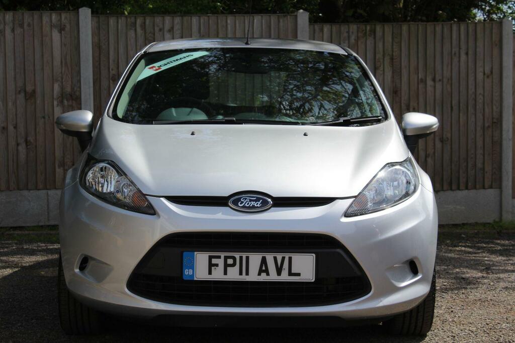 Compare Ford Fiesta Hatchback 1.3 Edge 2011 FP11AVL Silver