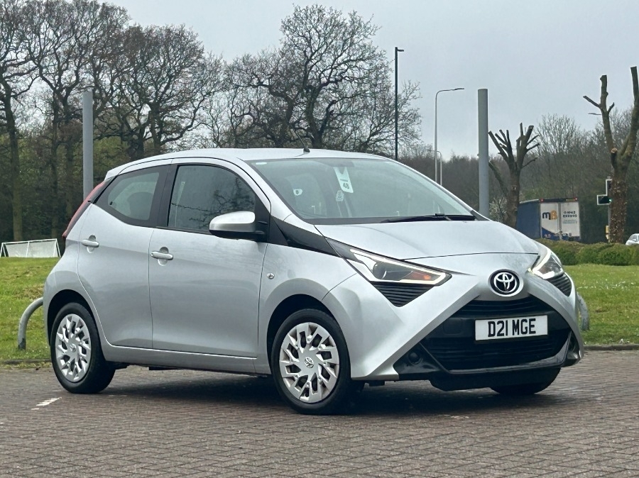 Compare Toyota Aygo 1.0 Vvt I X Play Hatchback YR69TOA Silver