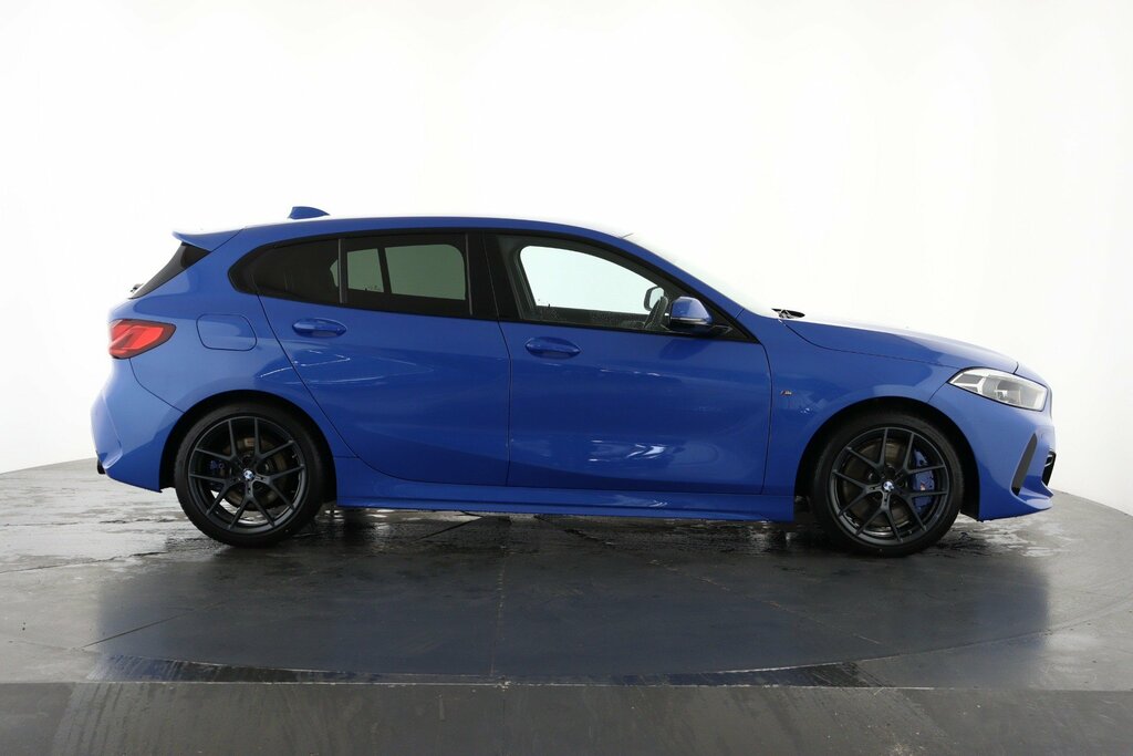 Compare BMW 1 Series 118D M Sport YE21BHT Blue