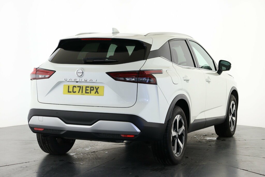 Compare Nissan Qashqai 1.3 Dig-t Mh LC71EPX White