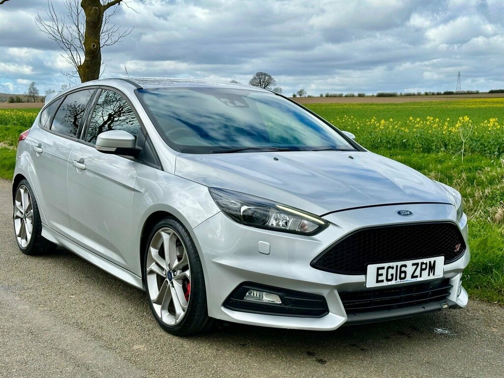 Compare Ford Focus 2016 16 2.0T EG16ZPM Silver