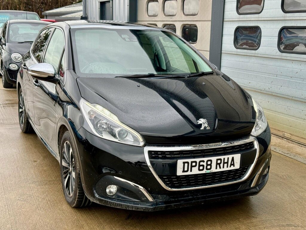 Compare Peugeot 208 2018 68 1.2 DP68RHA Black