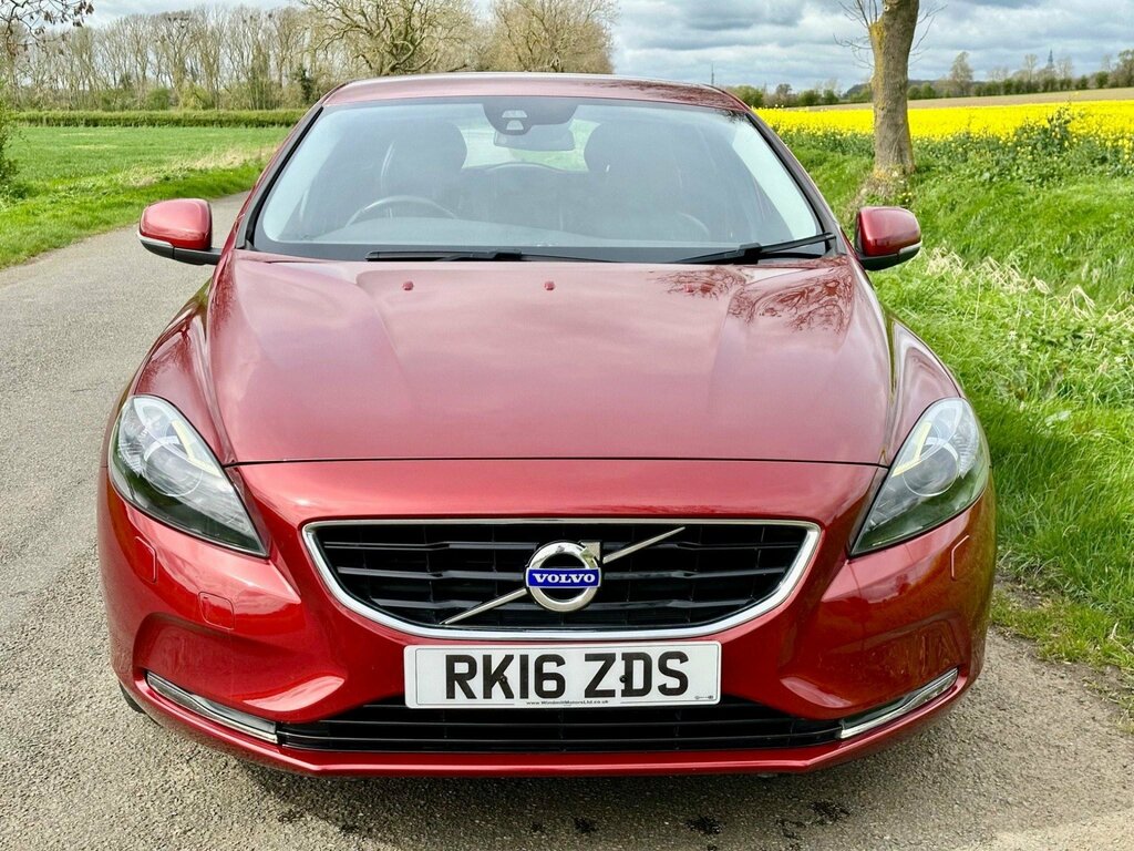 Compare Volvo V40 2016 16 2.0 RK16ZDS Red