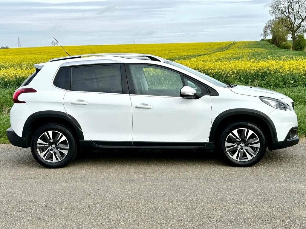 Peugeot 2008 2018 18 1.2 White #1