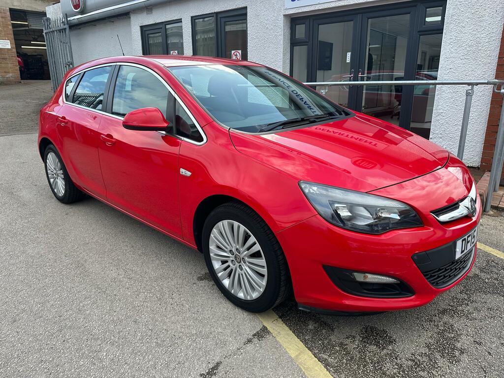 Compare Vauxhall Astra Excite DF15KAE Red