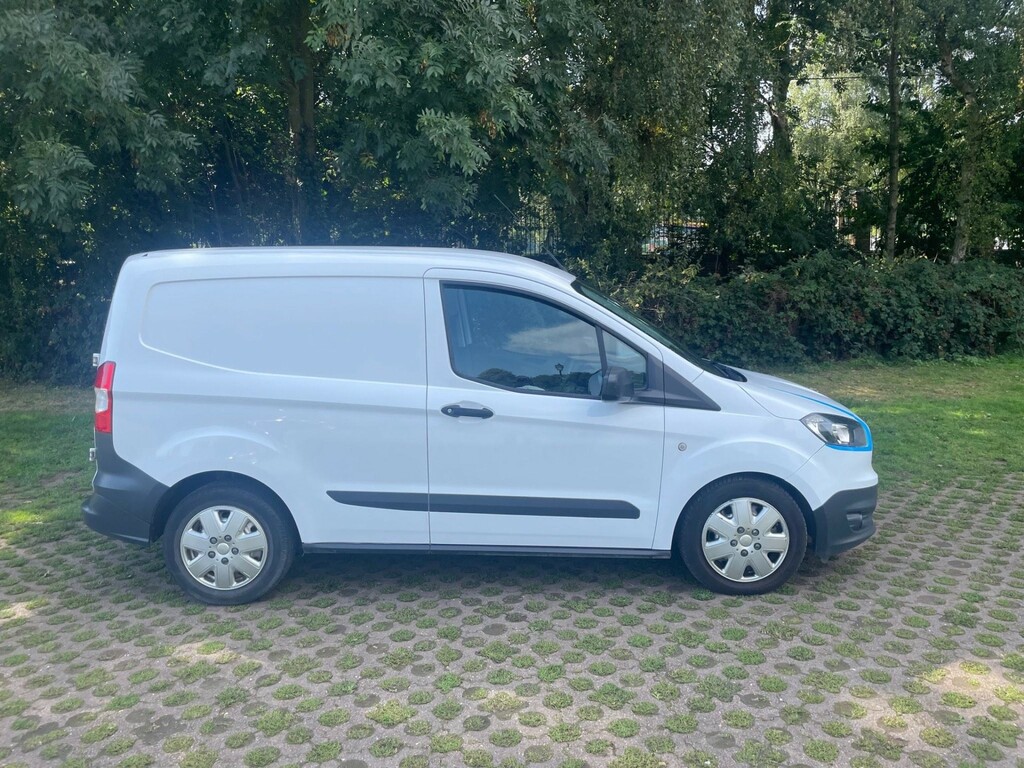 Compare Ford Transit Courier Courier 2017 67 BD67GJY White