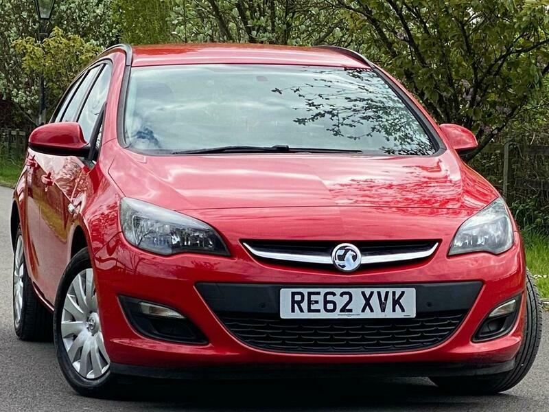 Vauxhall Astra 1.6 16V Exclusiv Sports Red #1
