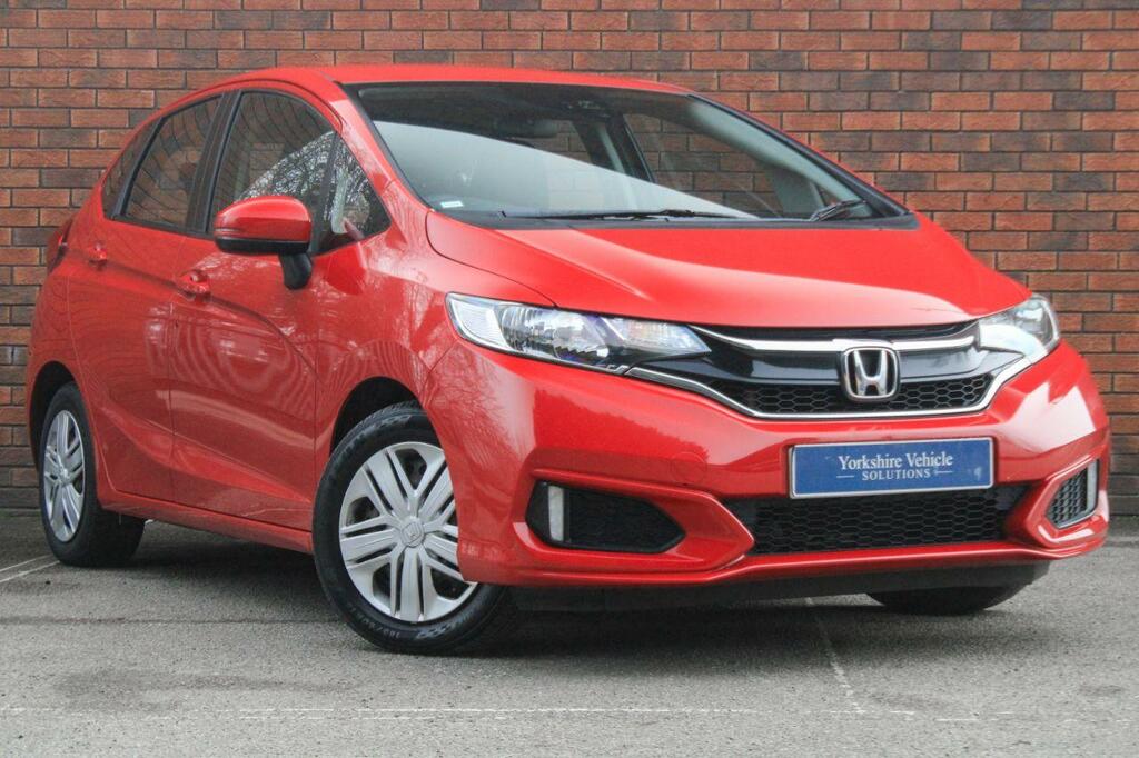 Compare Honda Jazz 1.3 I-vtec S Euro 6 Ss LG18KYW Red