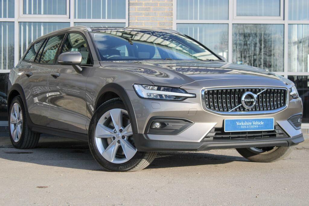 Compare Volvo V60 Cross Country D4 Cross Country Awd YE69EZN Grey