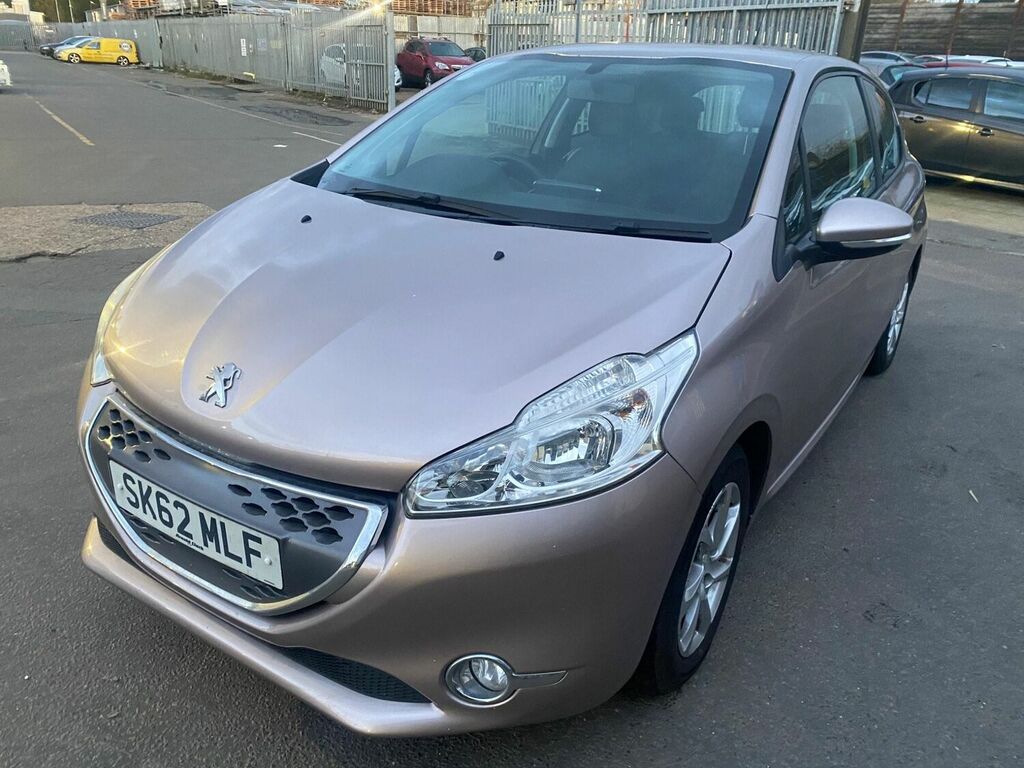 Compare Peugeot 208 Hatchback 1.4 E-hdi Active Egc Euro 5 Ss 2 SK62MLF Pink