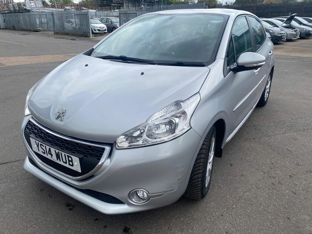 Compare Peugeot 208 Hatchback 1.2 Vti Active Euro 5 201414 YS14WUB Silver