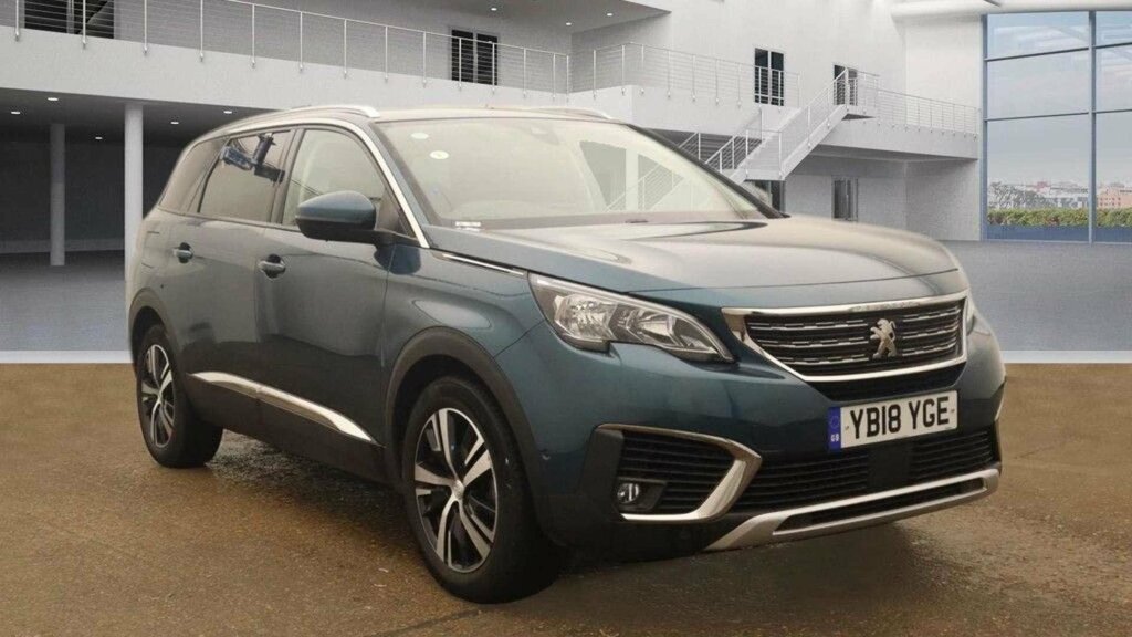 Compare Peugeot 5008 1.5 5008 Allure YB18YGE Green