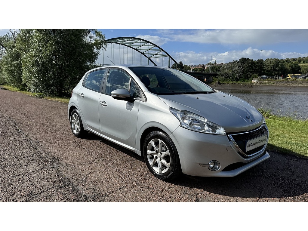 Compare Peugeot 208 Hdi Active U229 KP14UYN Silver