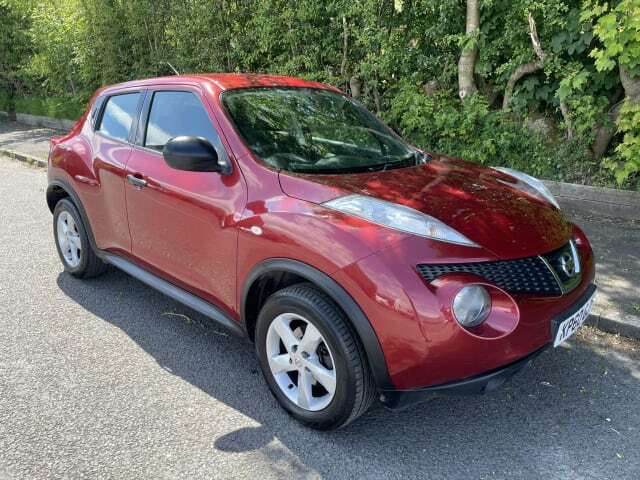 Compare Nissan Juke 1.6 Visia KP60GJY Red