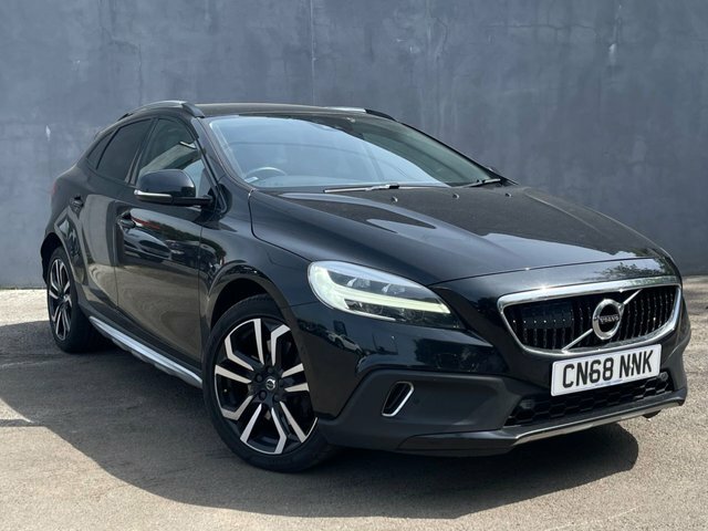 Compare Volvo V40 Cross Country V40 Cross Country Professional D4 CN68NNK Black