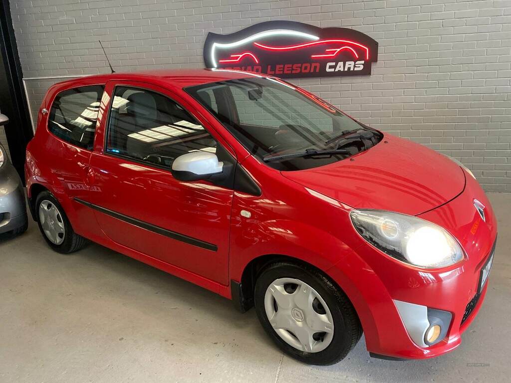 Compare Renault Twingo 1.2 16V I-music ONZ8592 Red