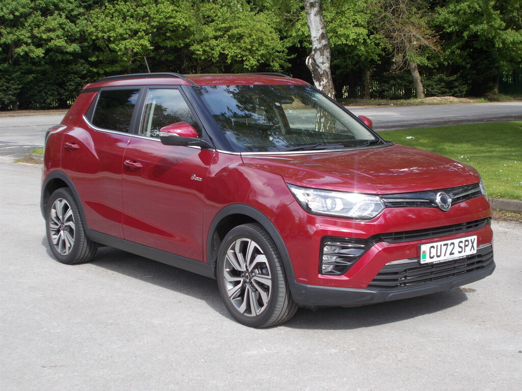 Compare SsangYong Tivoli 1.5P Ultimate CU72SPX Red