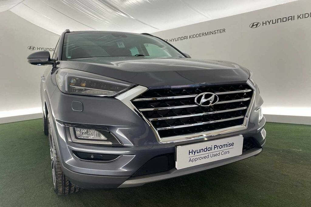 Compare Hyundai Tucson 1.6 T-gdi Premium Se 2Wd Dct MF69XFE Grey