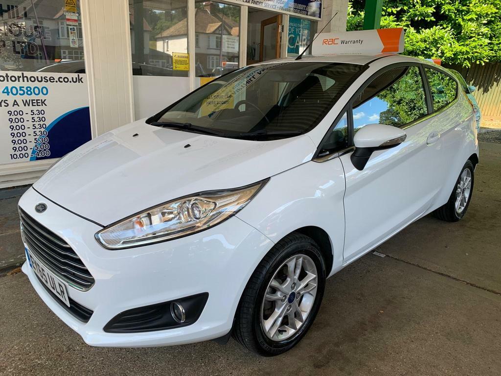 Compare Ford Fiesta 1.0T Ecoboost Zetec Euro 6 Ss EY65ULR White
