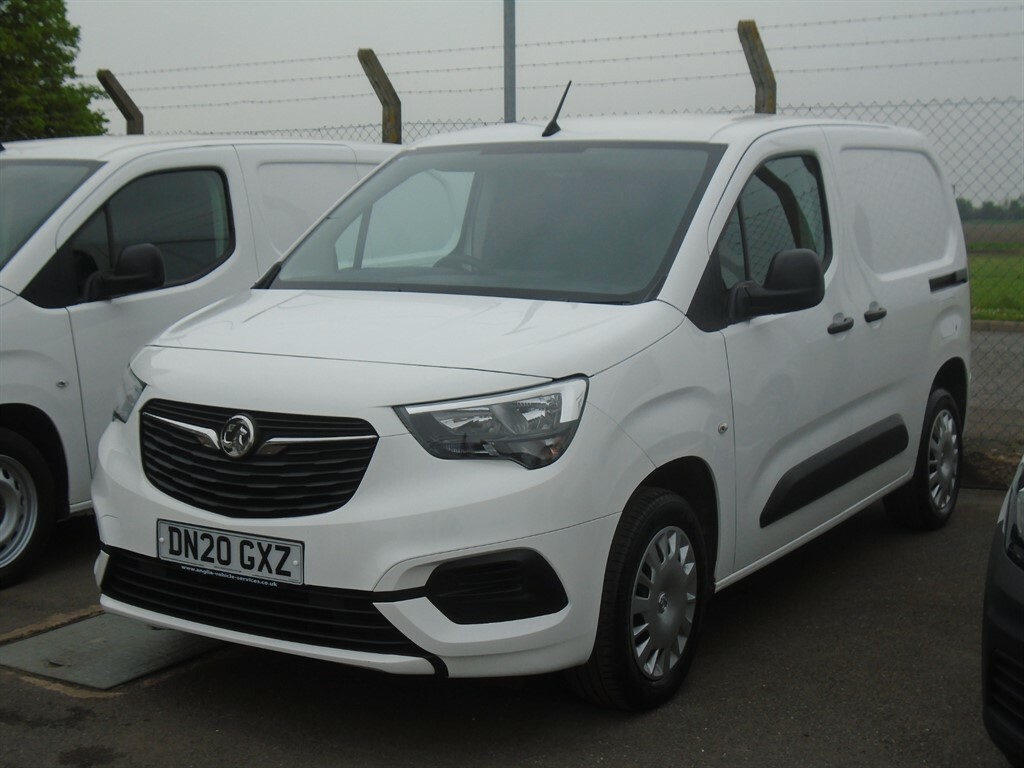Compare Vauxhall Combo L1h1 2300 Sportive Ss DN20GXZ White